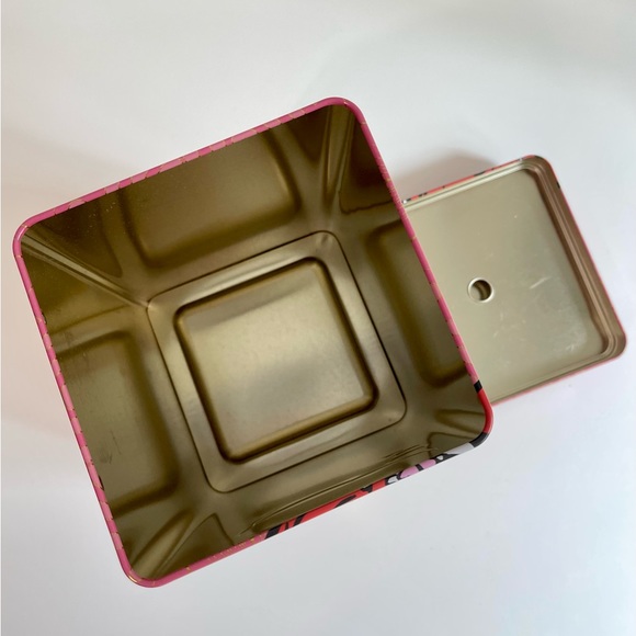 Benefit Cosmetics Limited Edition Collectors Tin - Picture 5 of 6